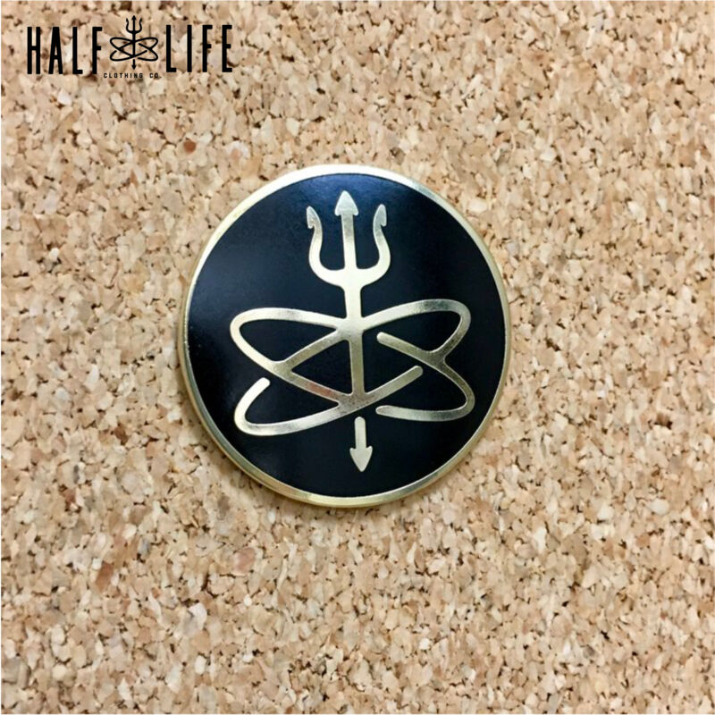Half-Life Clothing Accessories: Decals, Pins, Thumbnail